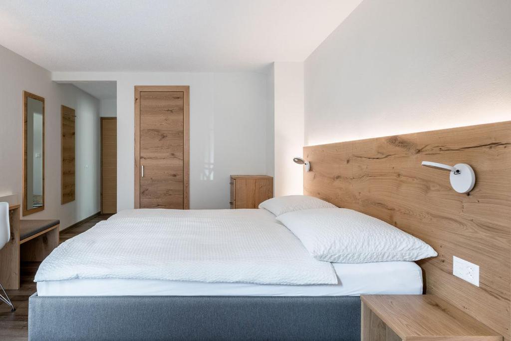 Hotel Zur Traube Brigerbad Екстер'єр фото